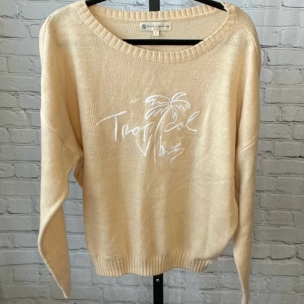 NWT “Tropical Vibes” Sweater by Beachly x Goldfish KISS / Size Large